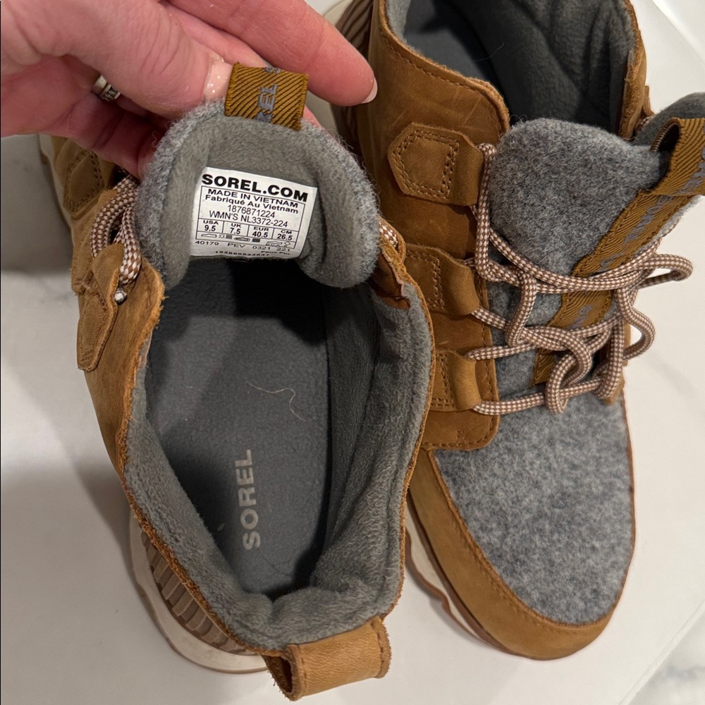Sorel Tan and Gray women’s Boots - Picture 3 of 3